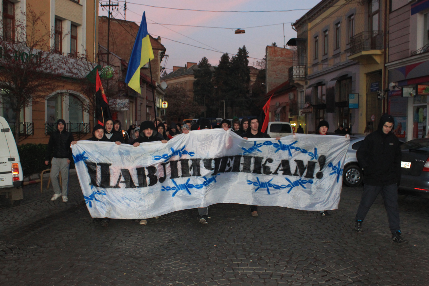 В Ужгороді «Карпатська Січ» провела марш-протест «Свободу чесним!» (ФОТО, ВІДЕО)