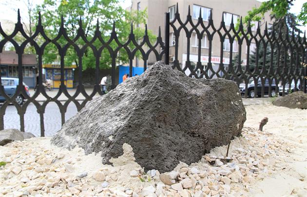 «Японський сад каменів» розквів в Ужгороді(ФОТО)