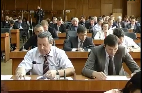 Коли ужгородські депутати наїдяться землею (відео)