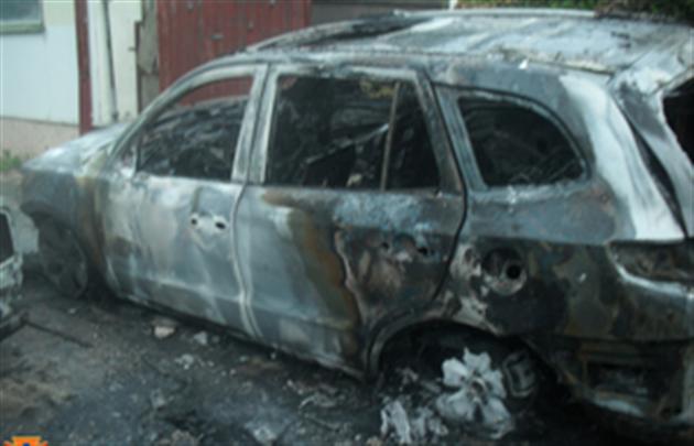 Спалені в Ужгороді авто належали судді та бізнесмену