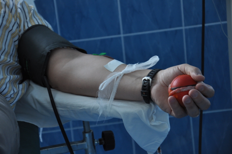 На Закарпатті співробітники СБУ стали донорами крові