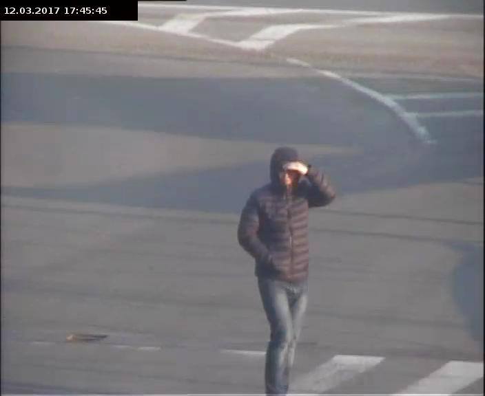 В Мукачеві камери відеоспостереження зафіксували технологічного автозлодія (ФОТО)
