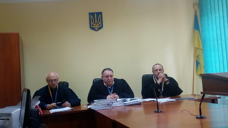 Львівський апеляційний суд відмовив закарпатській чиновниці, яка не поважає прапор України