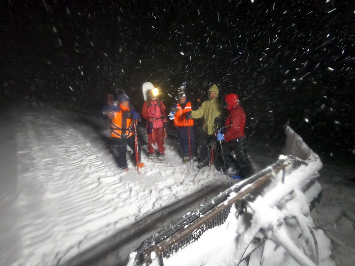 Закарпатські рятувальники за добу відшукали двох туристів, що заблукали у горах