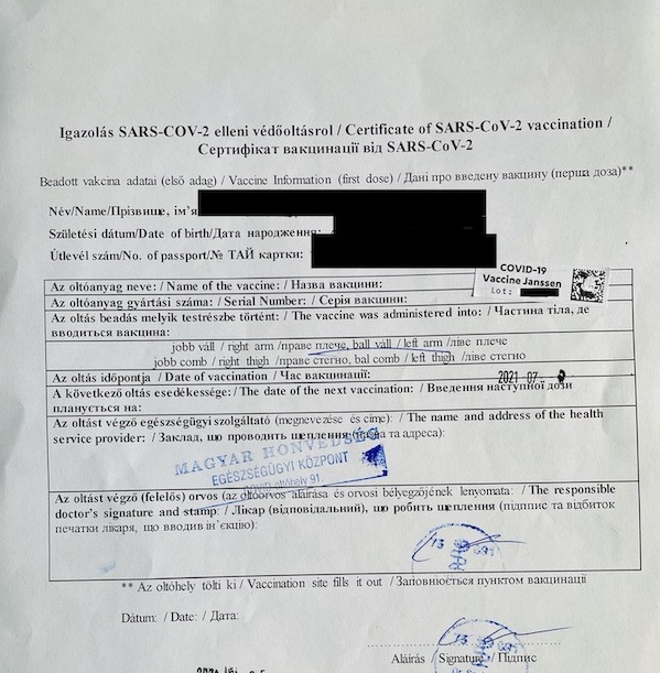 Угорські прикордонники не визнають сертифікати вакцинації, які видають закарпатцям у Загоні