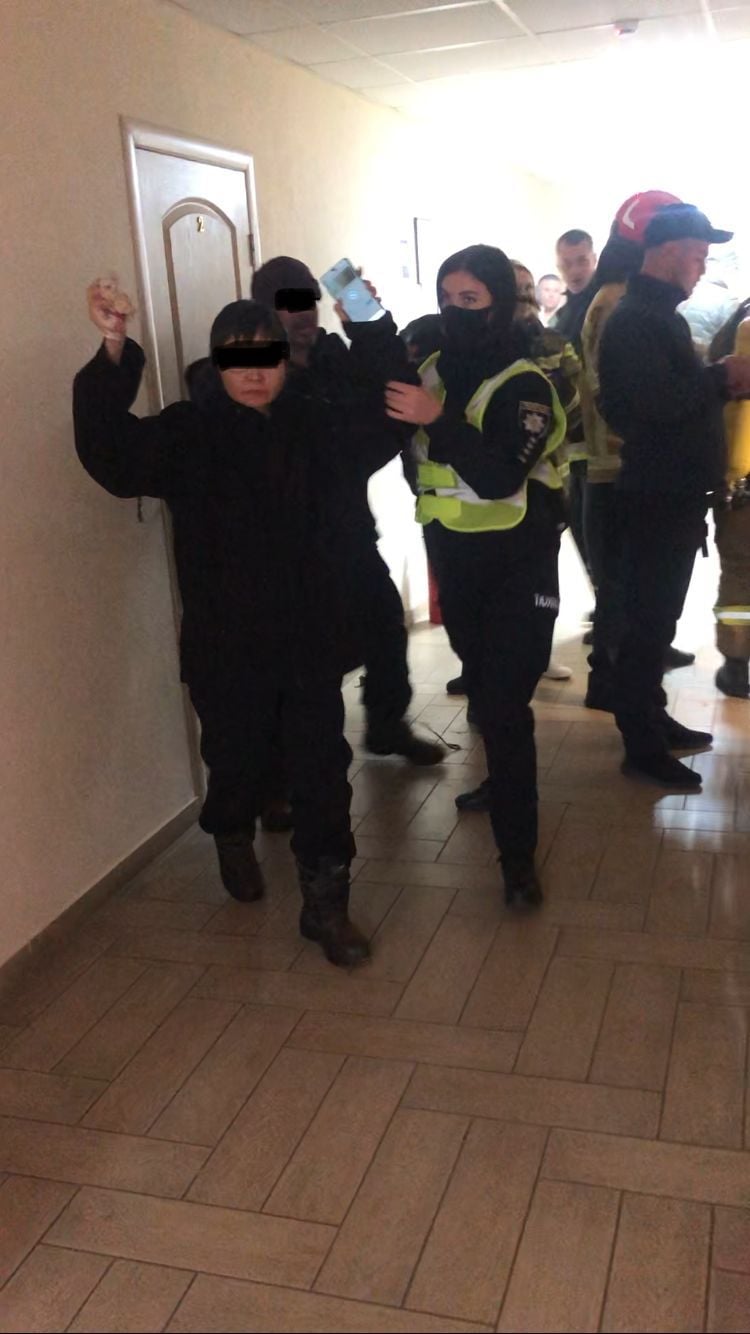 Двох китайців, які влаштували підпал в ужгородському хостелі, видворили з України