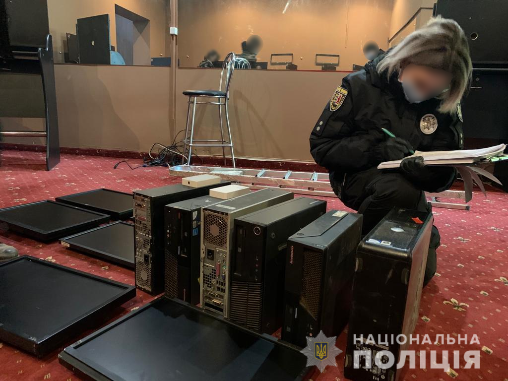 Поліція припинила діяльність незаконного грального закладу у Мукачеві (ВІДЕО)