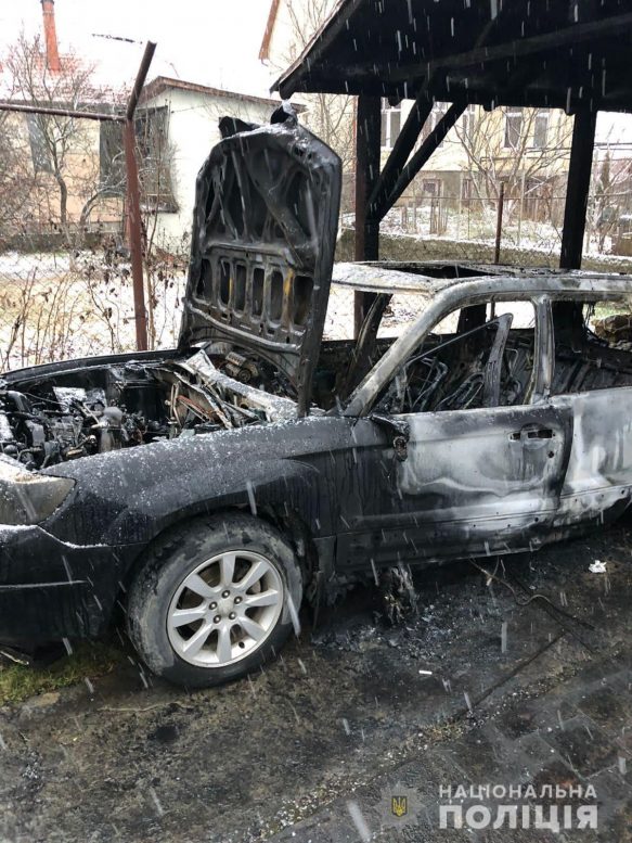В поліції прокоментували підпал 2-х автівок закарпатського журналіста Павла Білецького