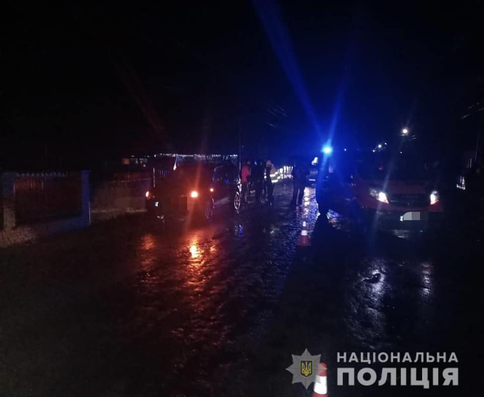 Водій іномарки на Ужгородщині смертельно травмував чоловіка, який лежав на дорозі