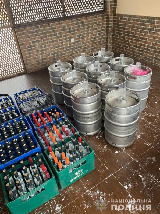 Поліція виявила підпільний цех фальсифікованого алкоголю на території Мукачівського району
