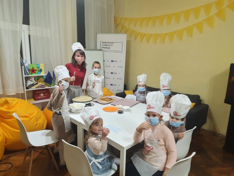 В Ужгороді дітей учасників АТО вчили випікати млинці (фото)