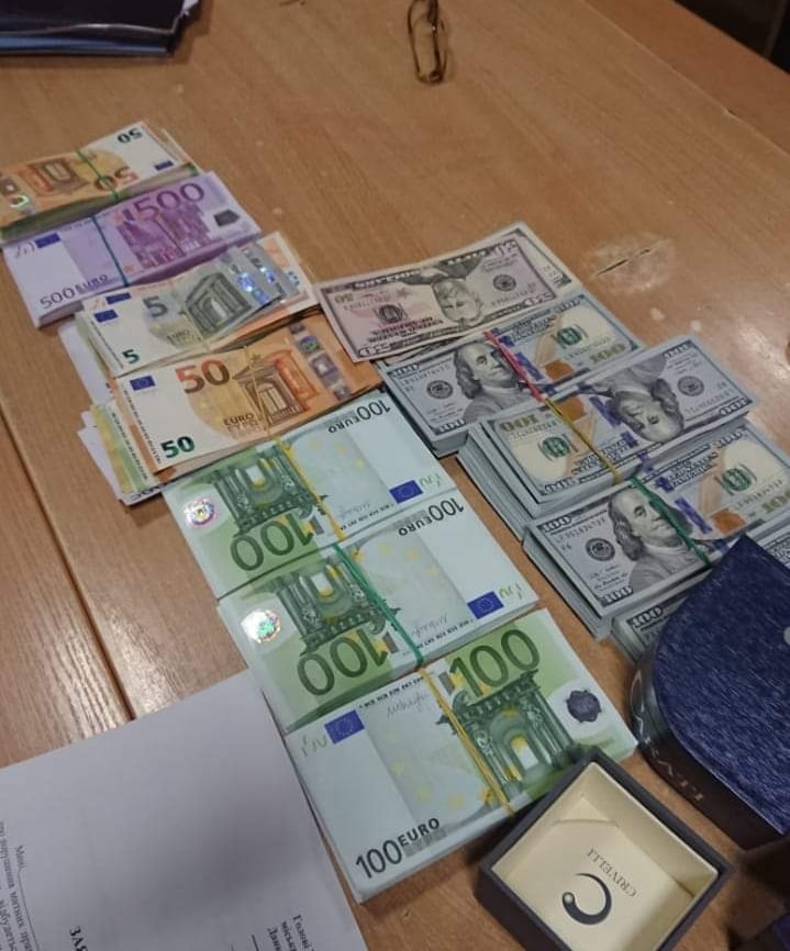У автомобілі громадянки України, що прямувала до Угорщини, закарпатські прикордонники виявили 45000 доларів та 90 тисяч євро