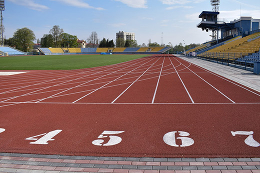Містяни та гості Ужгорода можуть вільно займатися на бігових доріжках стадіону “Авангард”