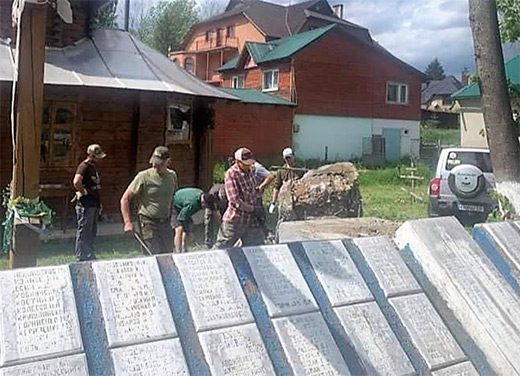 На Рахівщині, у Ясінях, демонтували пам’ятник невідомим солдатам