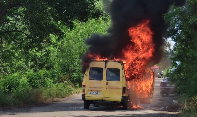 На Ірщавщині під час руху спалахнув мікроавтобус