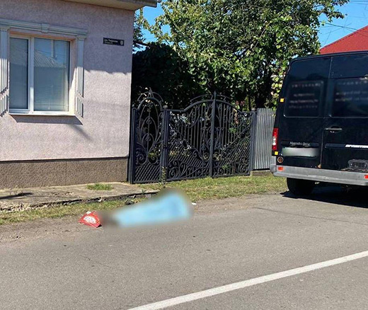 В Мукачеві водій КамАЗу збив насмерть пішохода і втік з місця ДТП