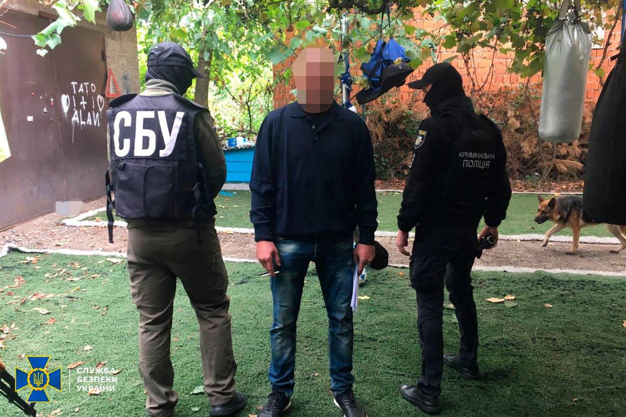Правоохоронці викрили на Закарпатті уродженця Дагестану, що зберігав зброю та вибухівку