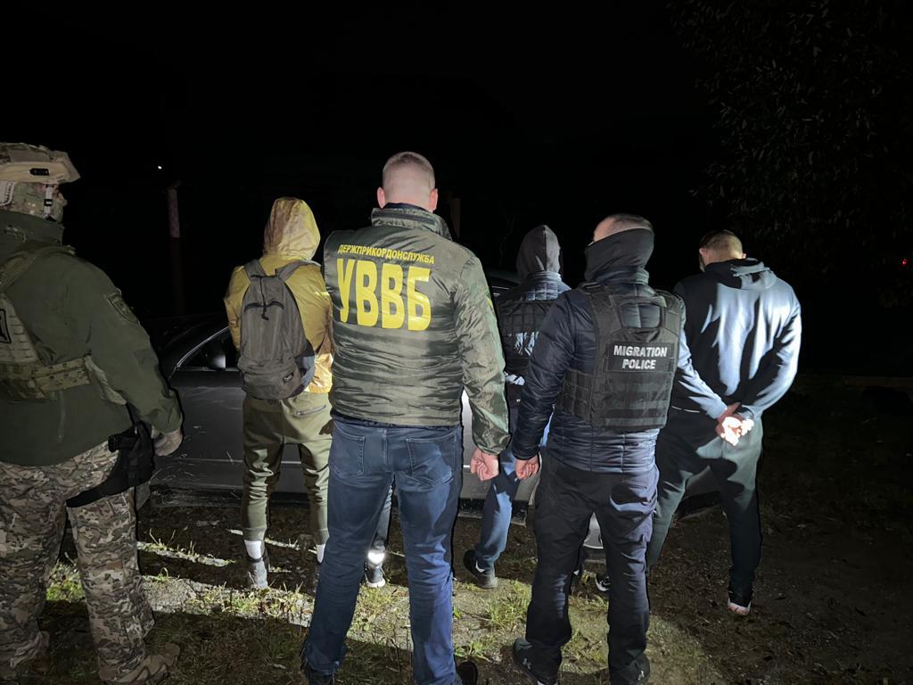 Правоохоронці викрили чотирьох мешканців Рахівщини на спробі переміщення до Румунії військовозобов’язаних чоловіків