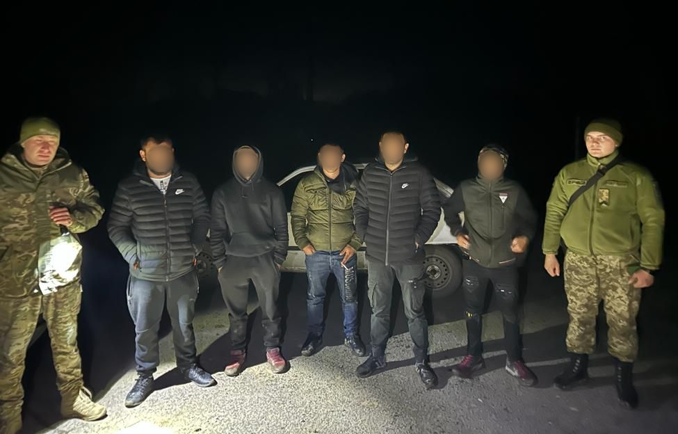 Закарпатські прикордонники затримали 15 українців, які намагалися потрапити до країн ЄС поза пунктами пропуску