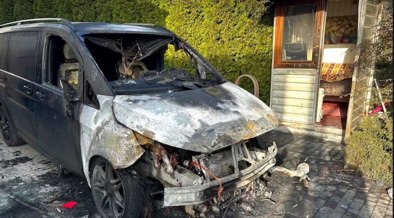 Вночі згорів автомобіль секретаря Ужгородської міськради Арсена Мелкумяна